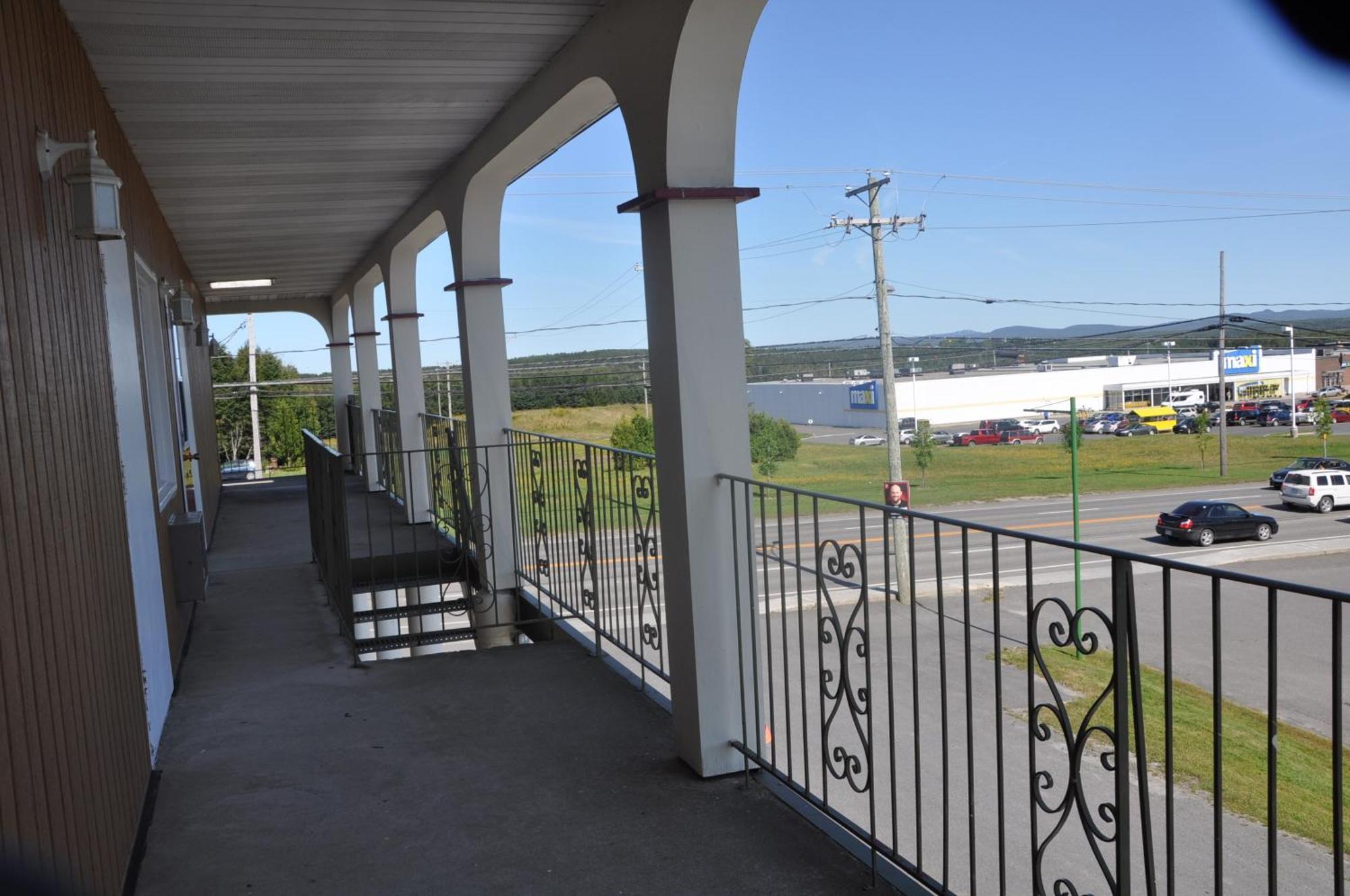Hotel Motel Le Chateau Lac-Mégantic Dış mekan fotoğraf